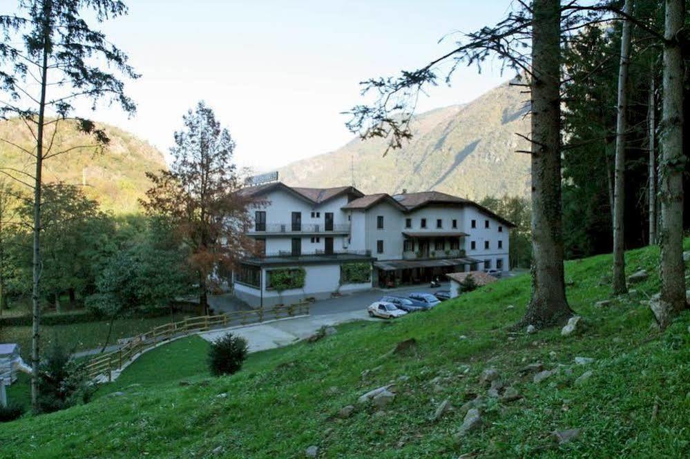 Albergo Il Castellino Boario Terme Exterior foto